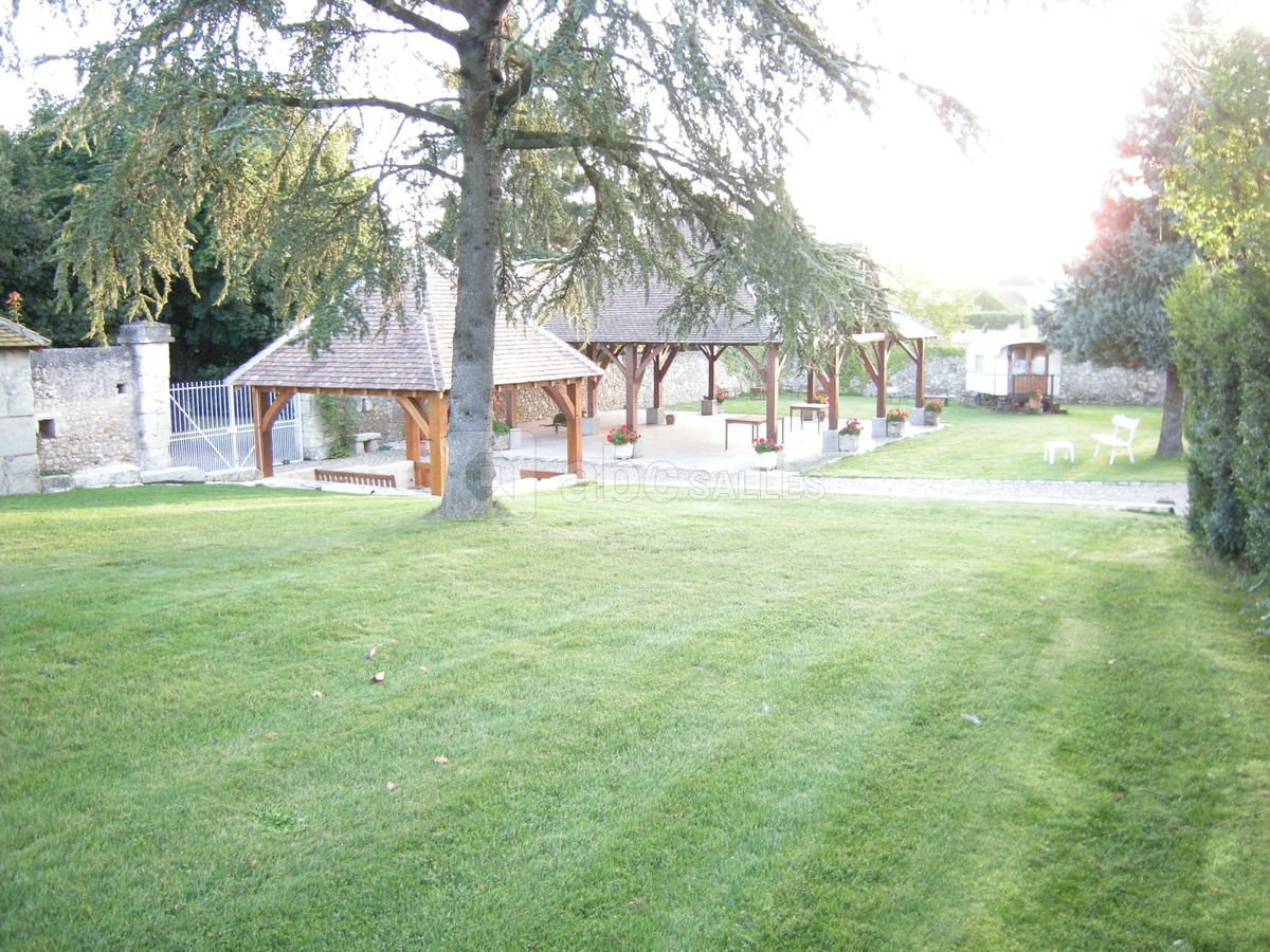 Préau, kiosque, roulotte