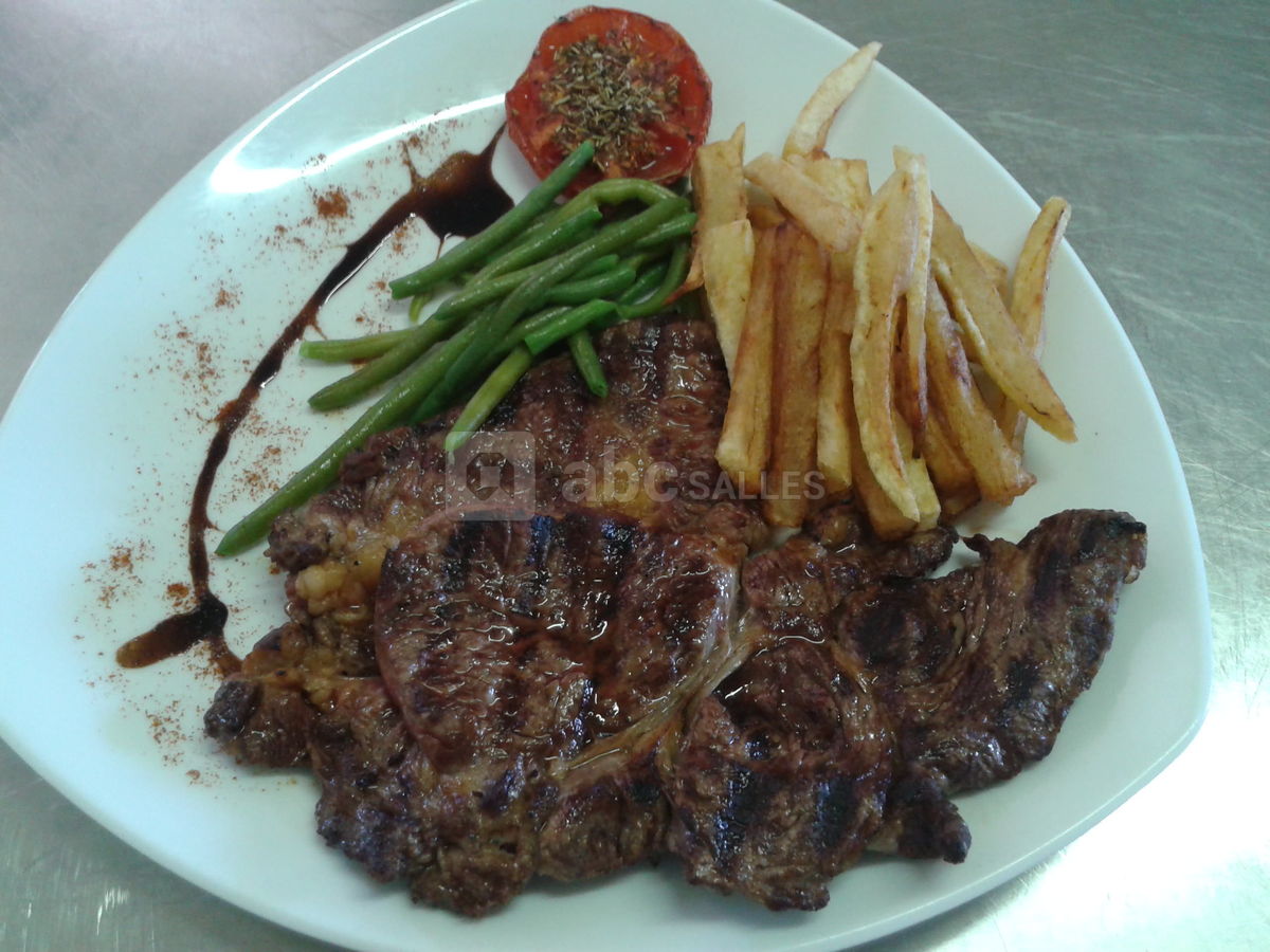Entrecôte grillée et frites