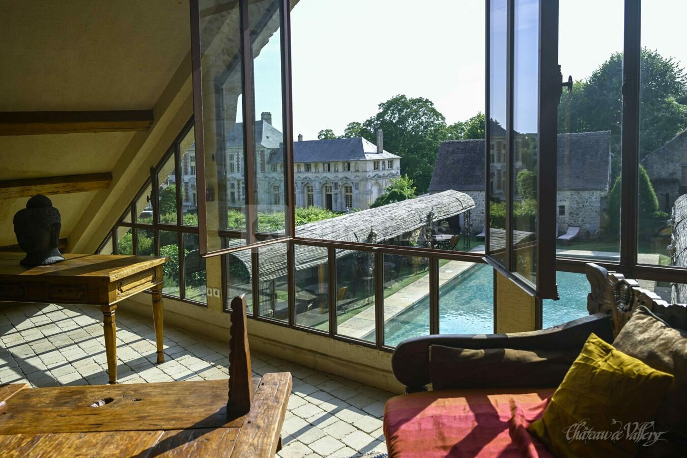 Le château et la piscine vus du Loft