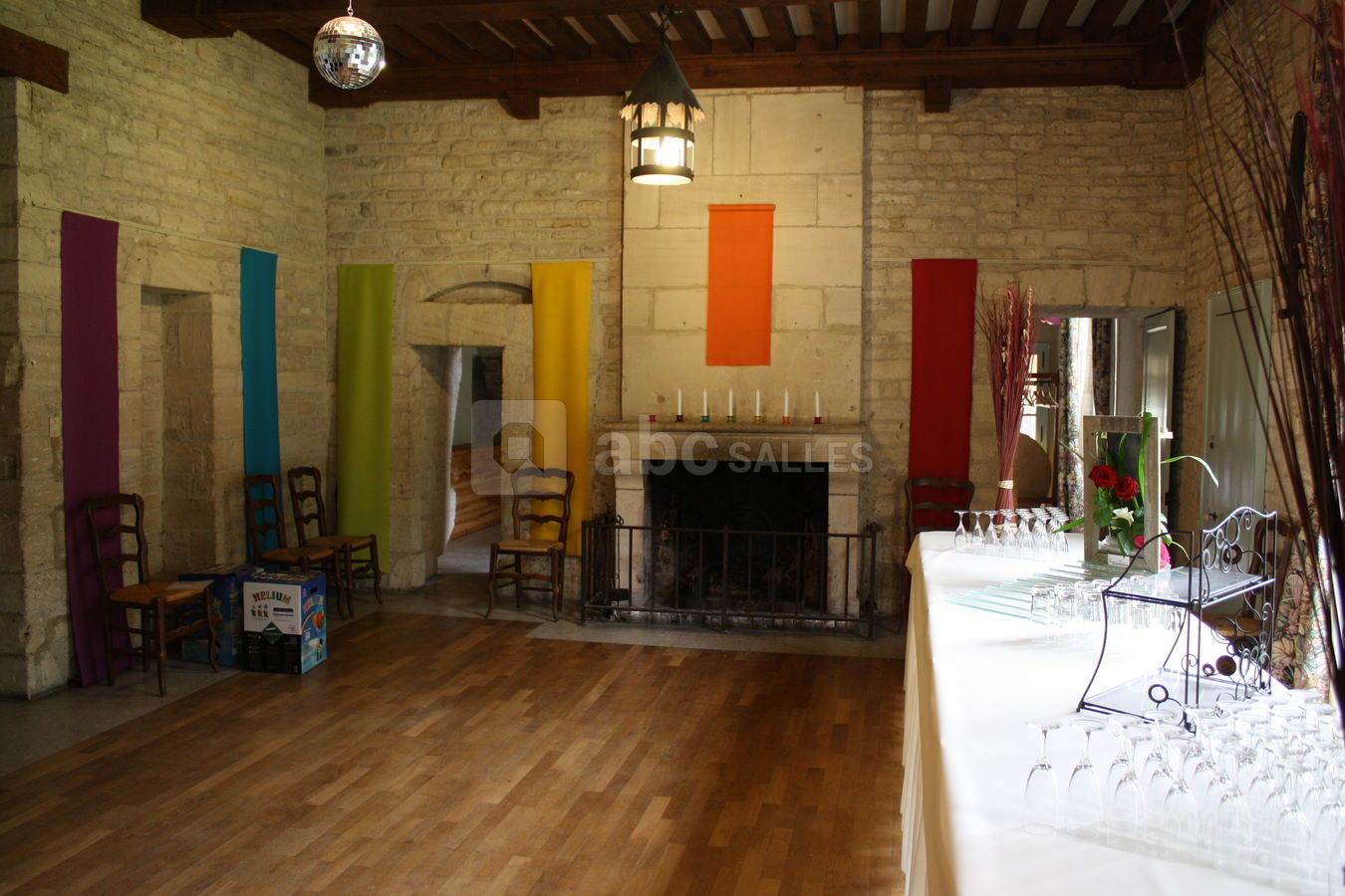 Salle parquetée 1er étage