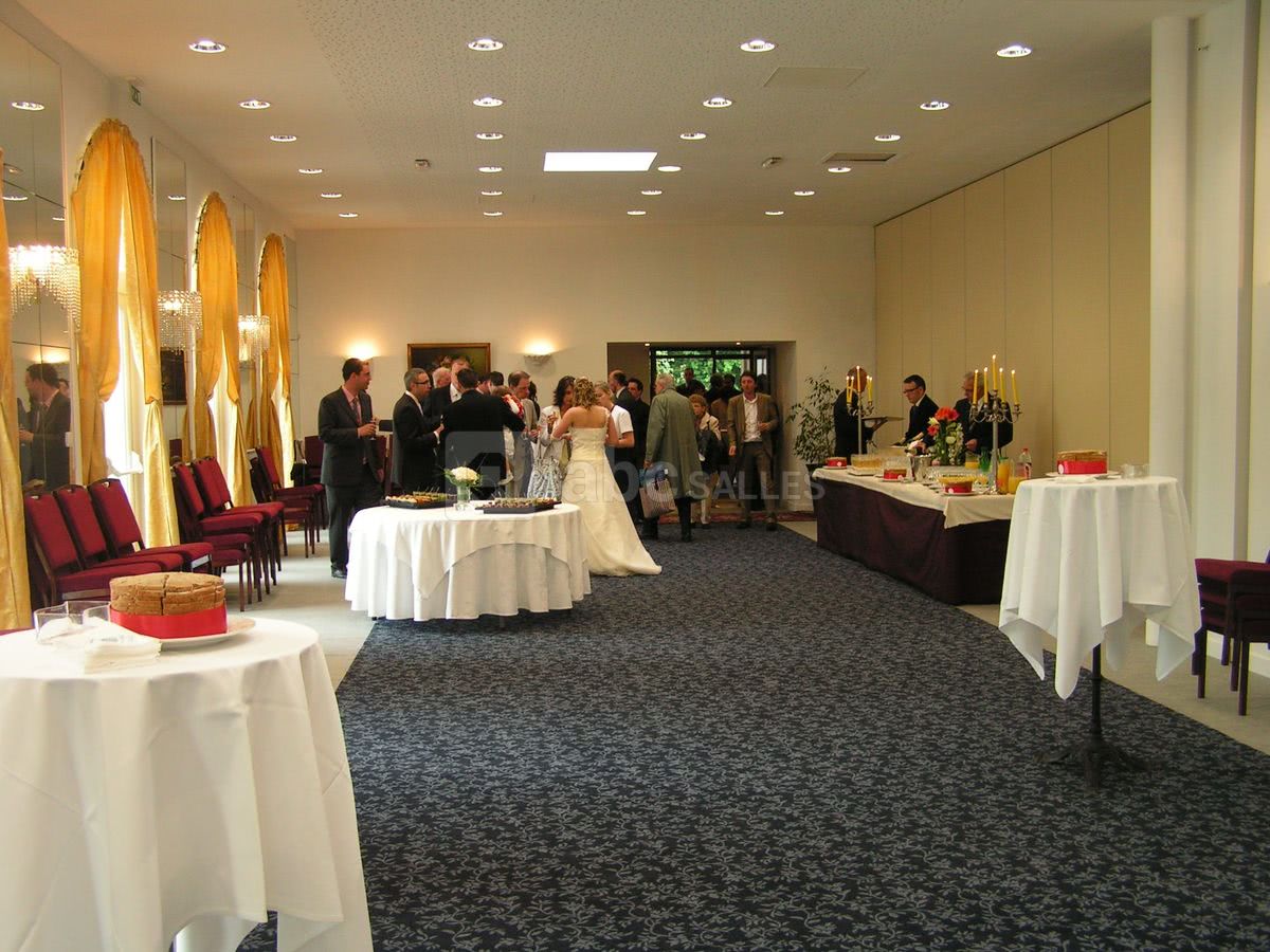 Vin d'honneur dans la salle