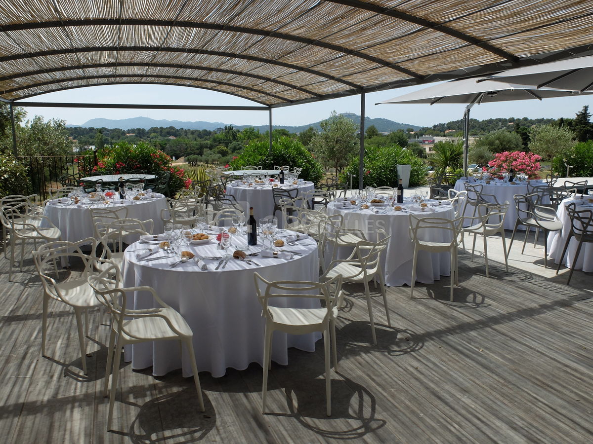 La piscine et sa terrasse