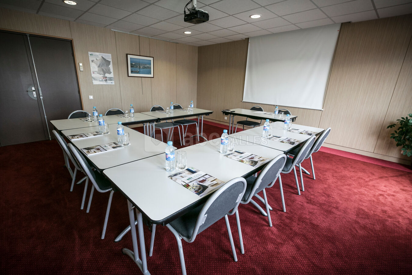 Salle de réunion en U