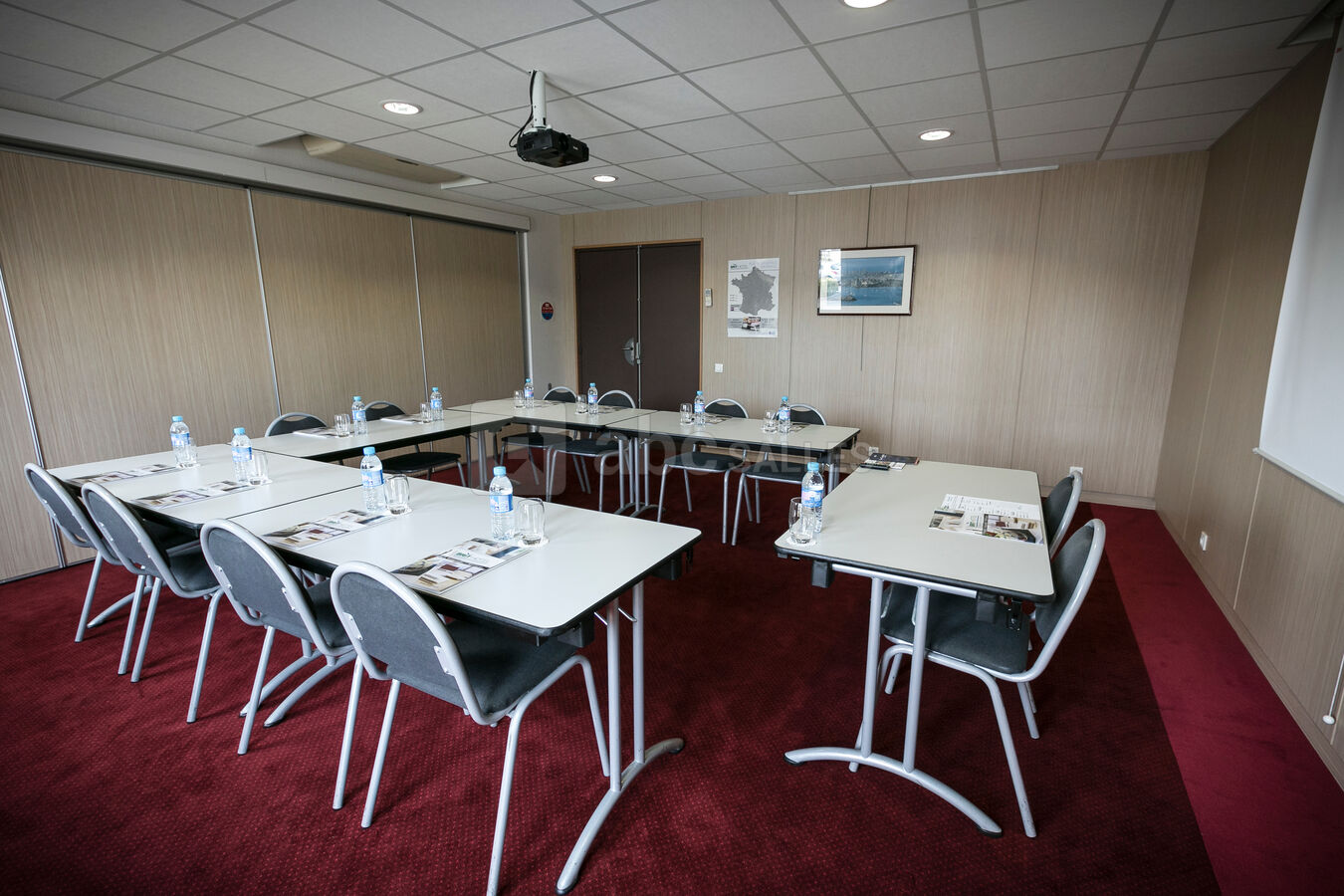 Salle de réunion en U