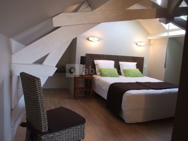 Chambre familiale arbre de judée (4 personnes)