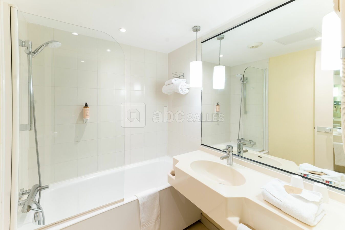 Salle de Bain Chambre Standard Côté Parking