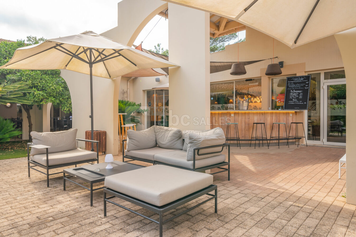 Terrasse & Bar Extérieur