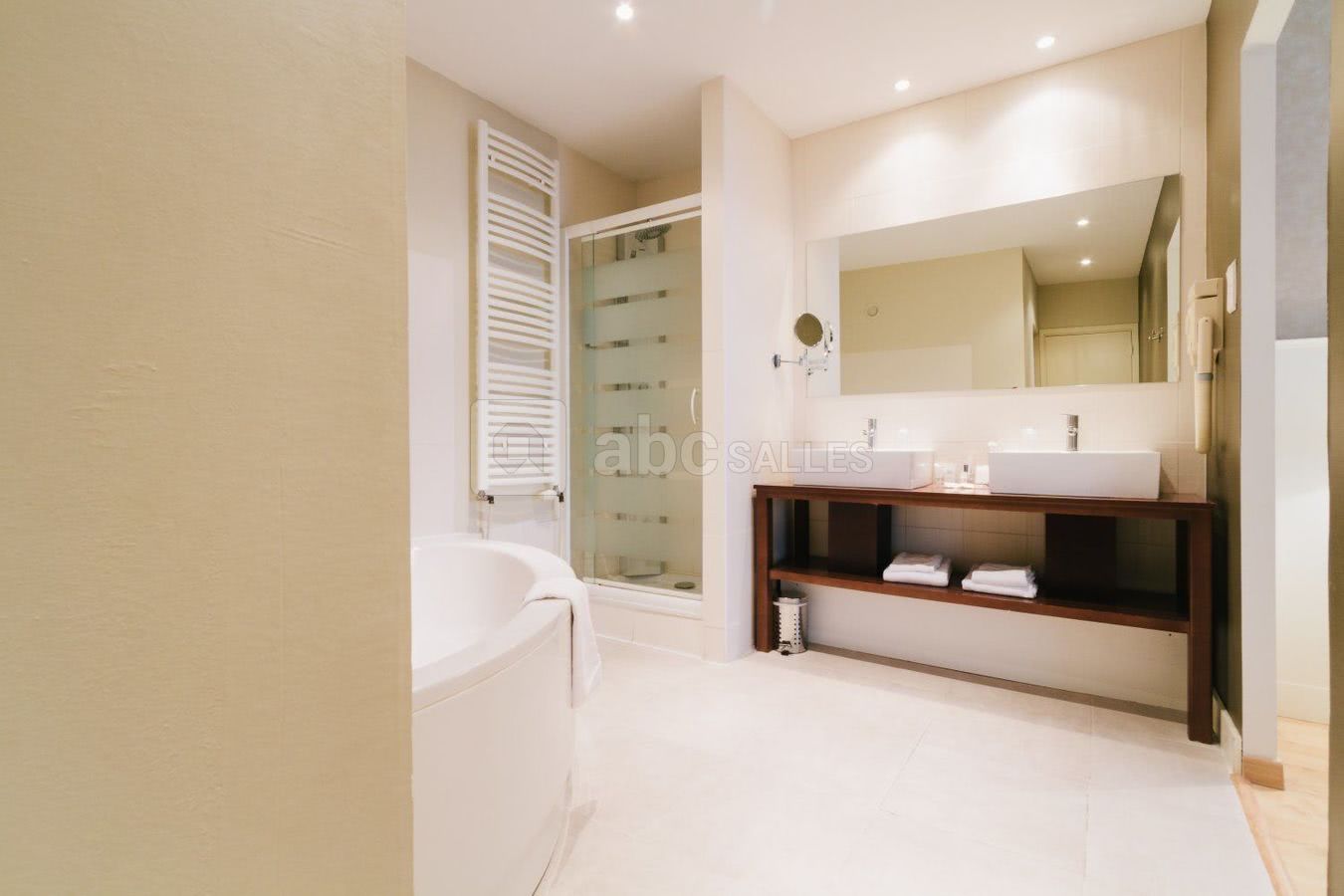 Salle de bain d'une suite