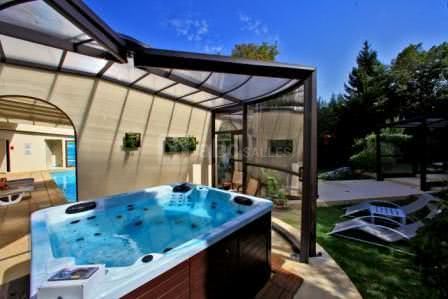 Jacuzzi couvert et chauffé