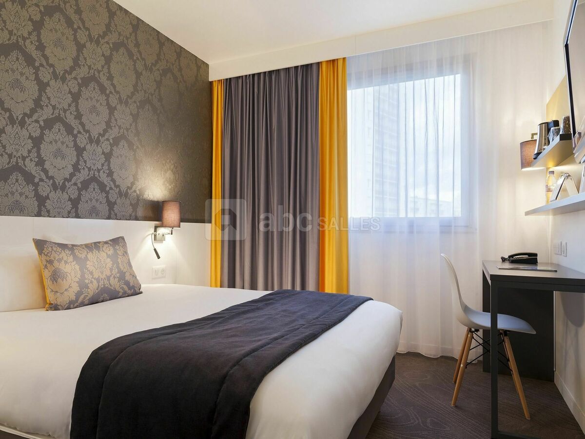 Chambre à grand lit