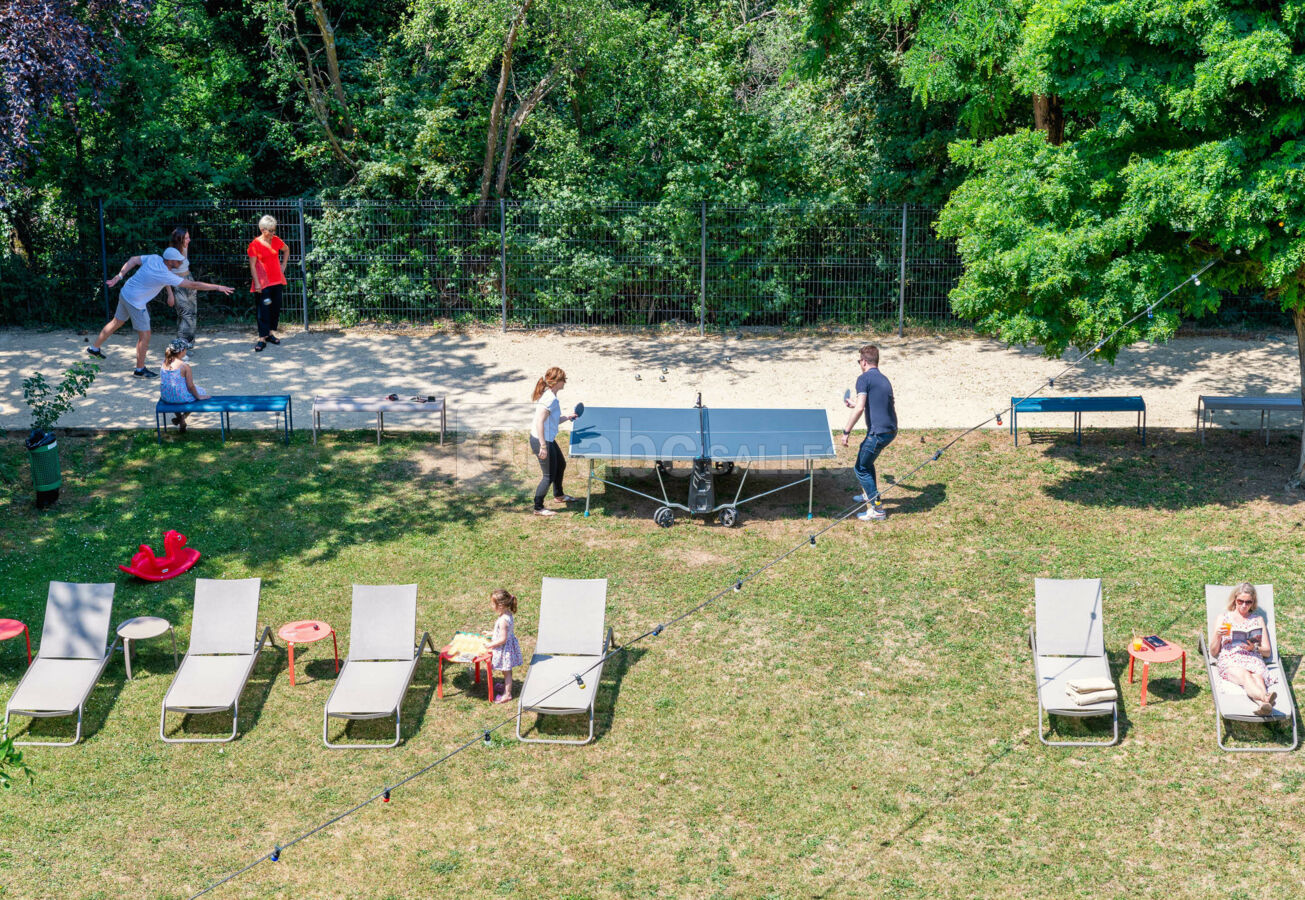 Terrain de pétanque et de ping-pong