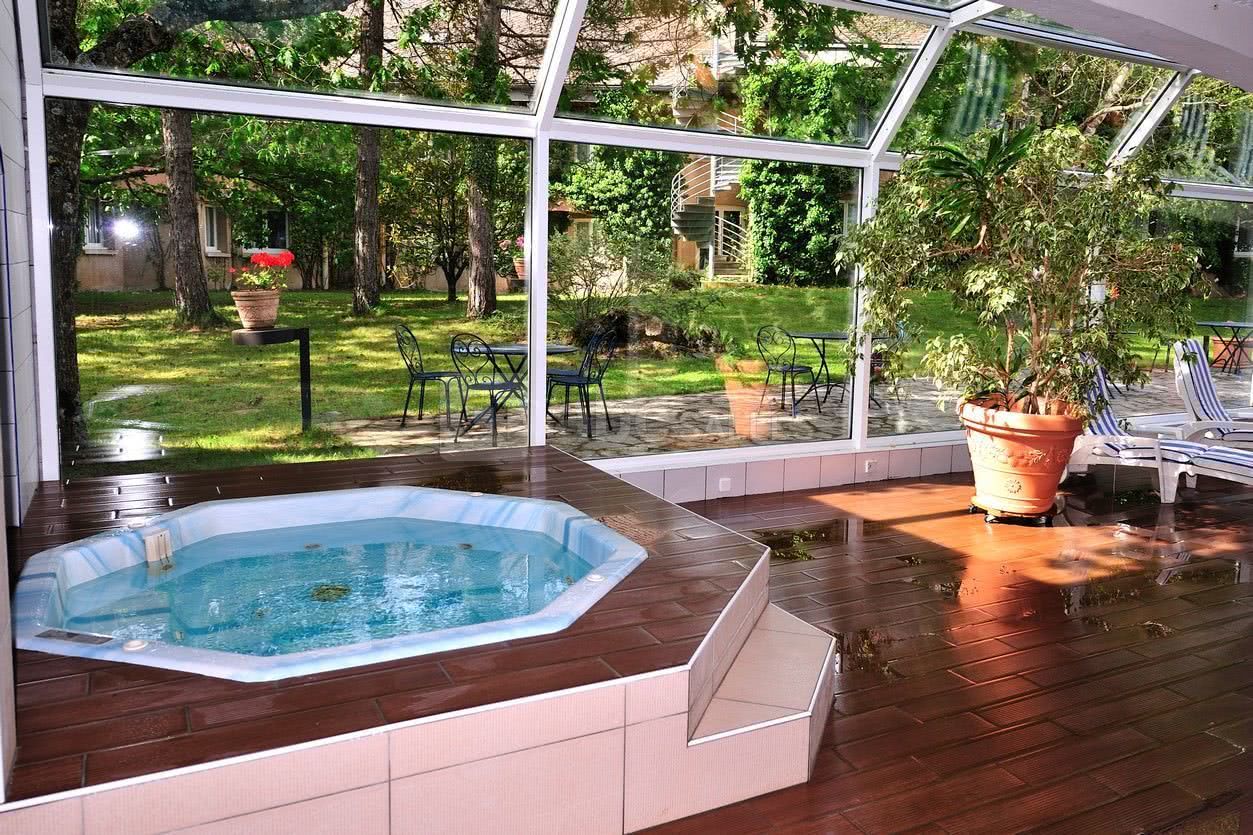 Jacuzzi