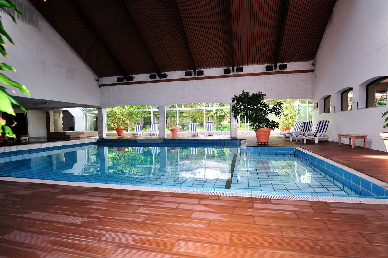 Piscine intérieure