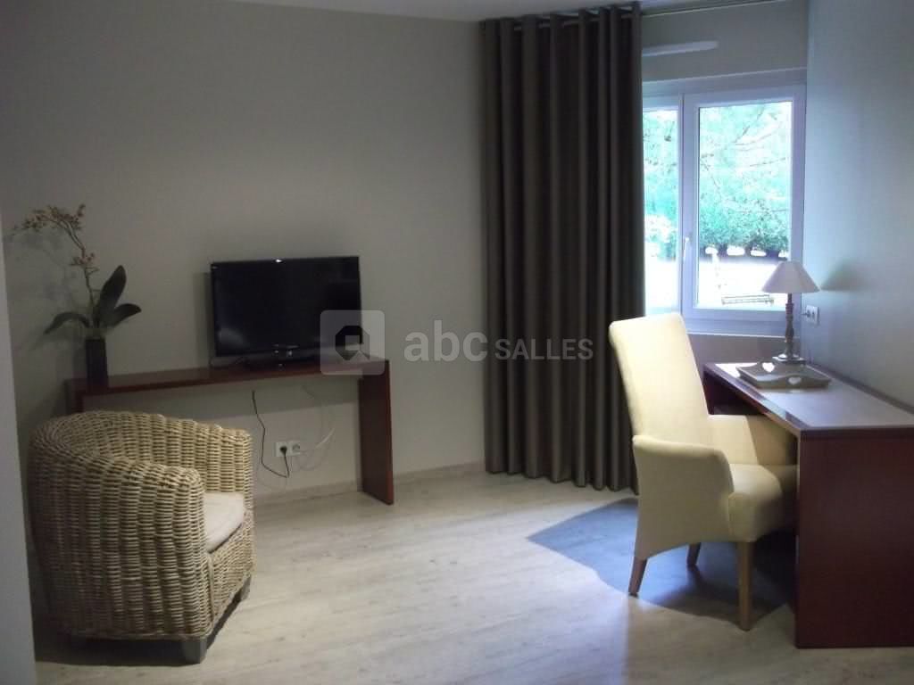 Espace de travail chambre double