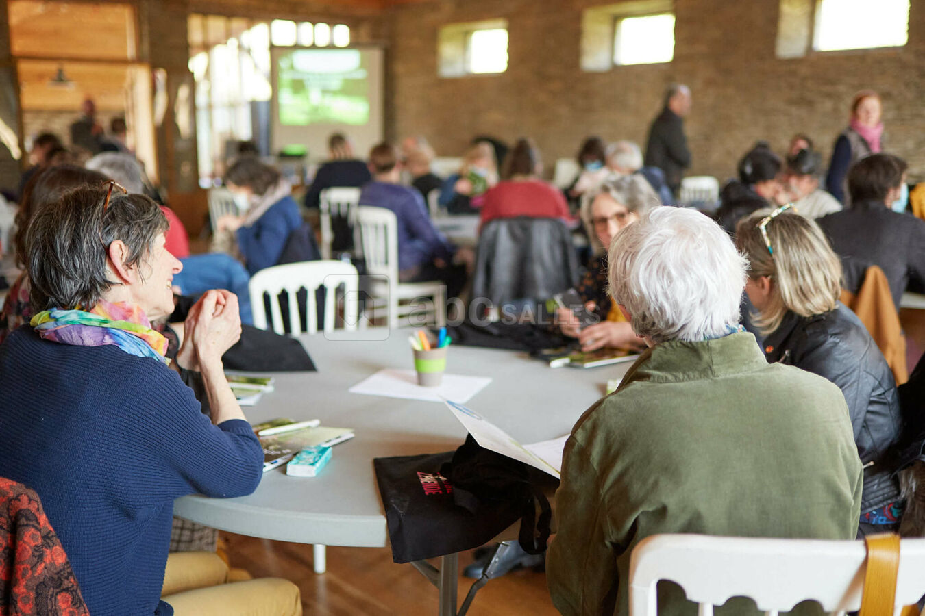 Séminaire dans la grande salle de réception