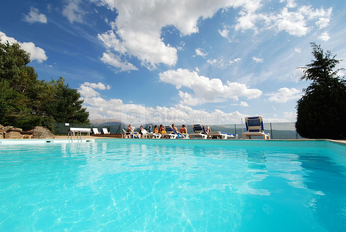 Piscine extérieure chauffée scolaire