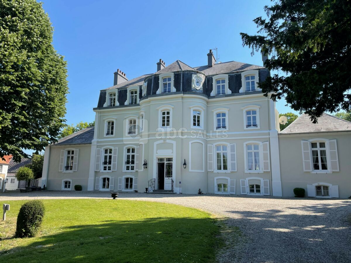 Façade Hôtel Château Cléry