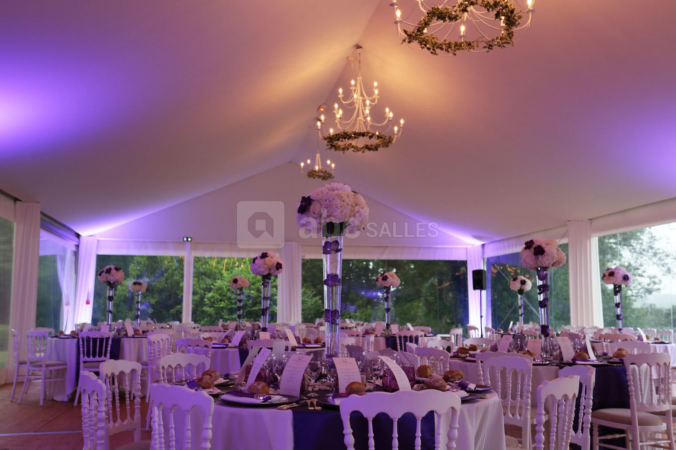 Dîner sous la tente