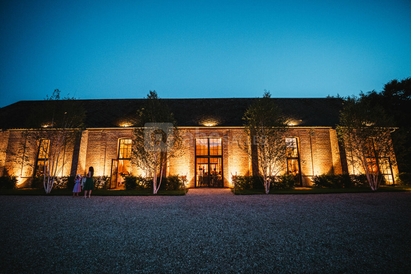Vue exterieure de l'Orangerie éclairée de nuit