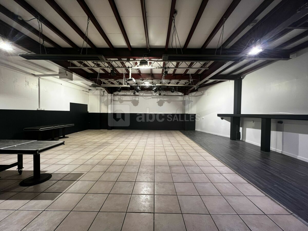 Grande salle repeinte en novembre 2025