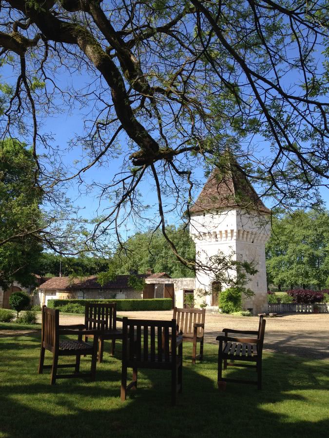 La tour du quinzième siècle au Domaine de Montplaisir