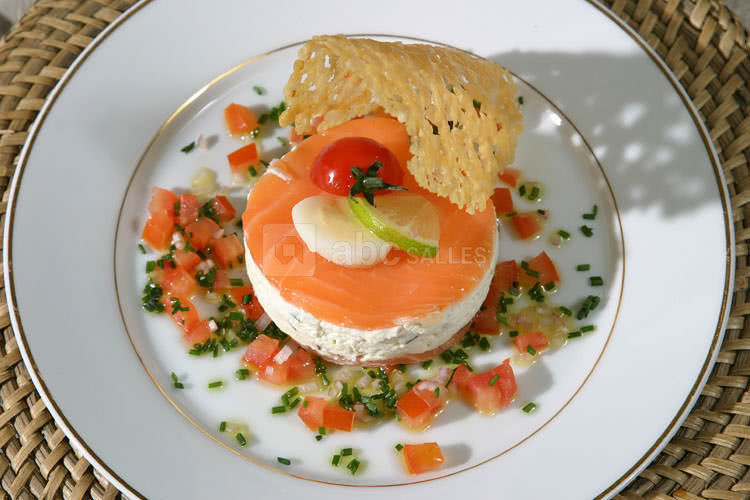 Mille feuilles de saumon & son croustillant parmesan