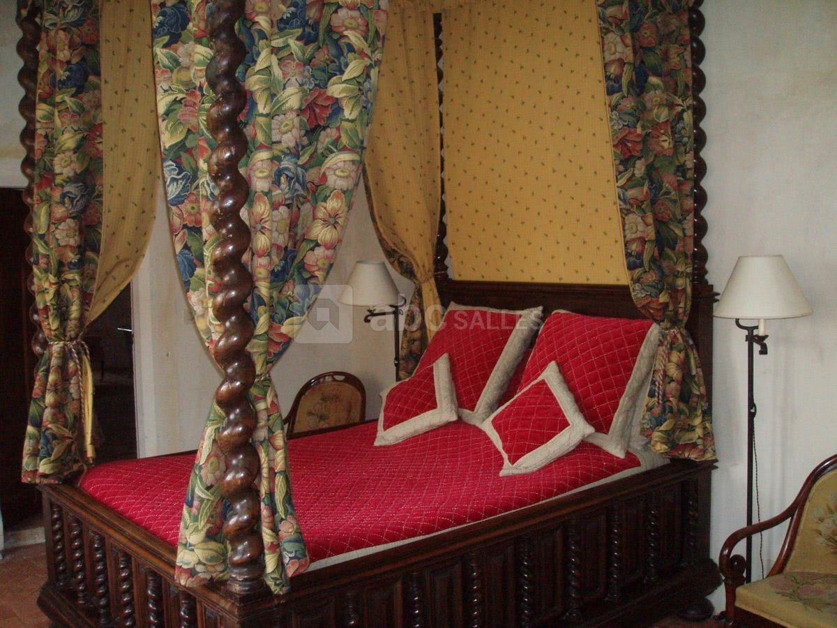 Chambre gothique dans le donjon