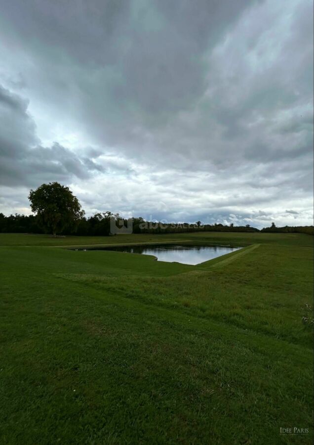 Derrière Château de grosbois