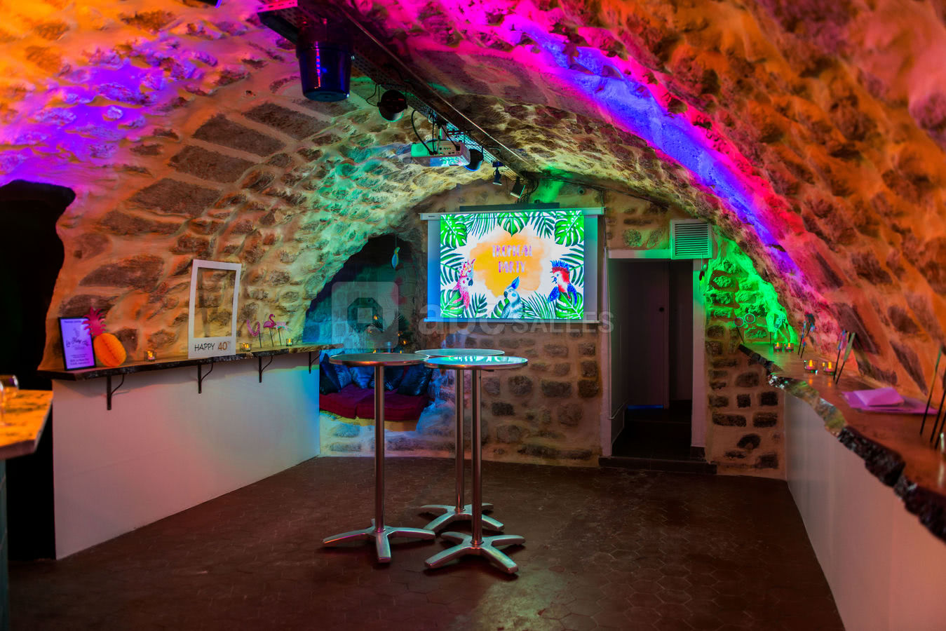 Bar avec Effets-lumière sur demande...