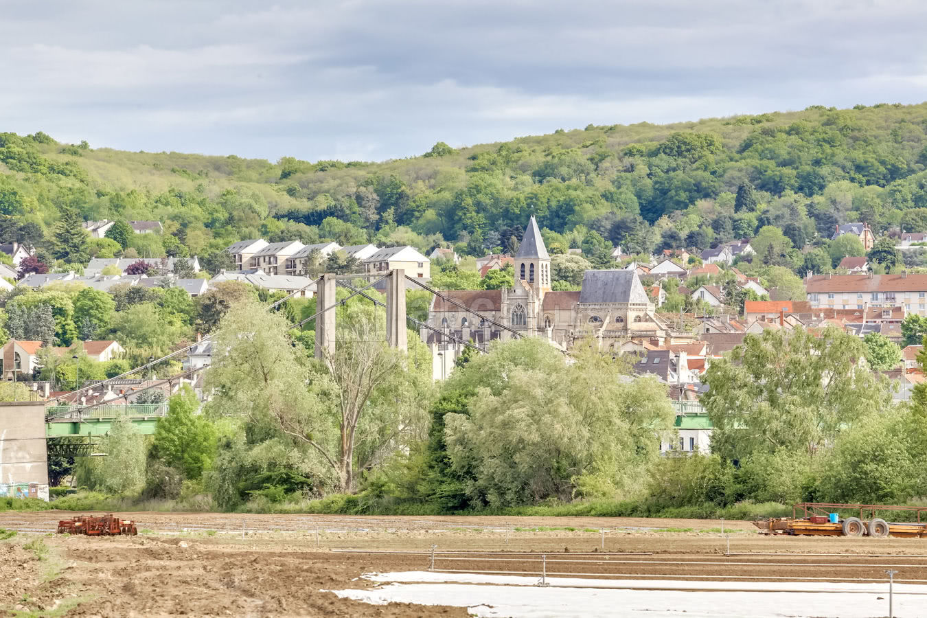 En bord de campagne, vue sur triel sur seine