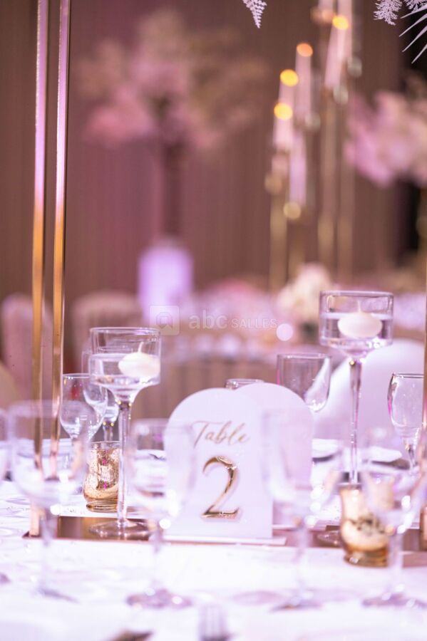 Les détails des tables invités