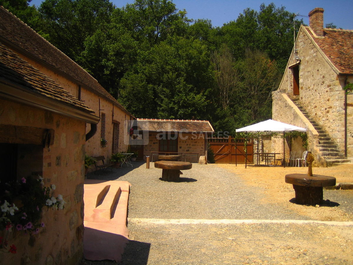 La cour du pavillon des moissons