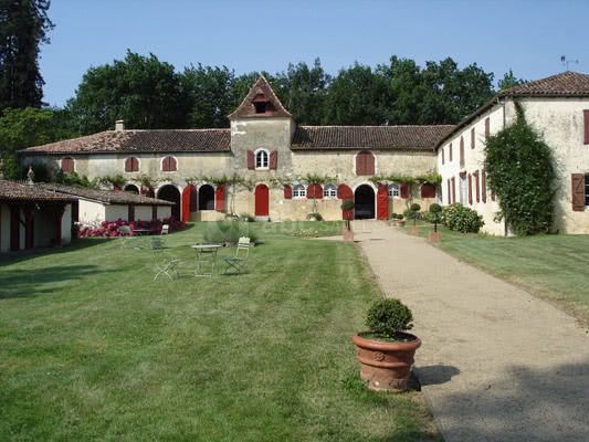 Cour carrée du château d'amou