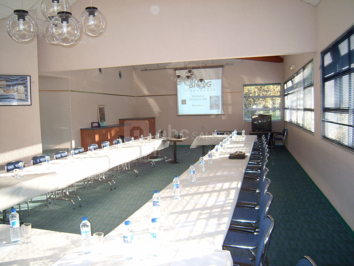 La salle de réunion en disposition u