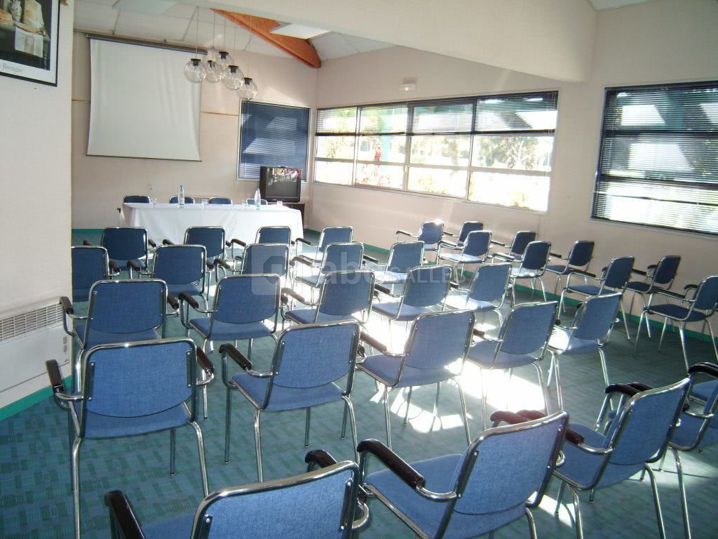 Salle de réunion jusqu'à 70 personnes