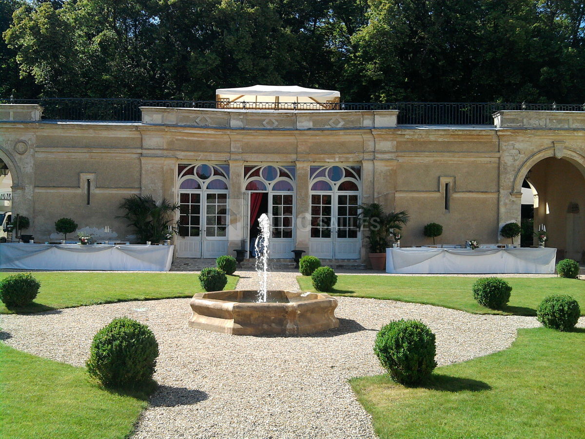 Orangerie Château de Villiers depuis cour d'honneur