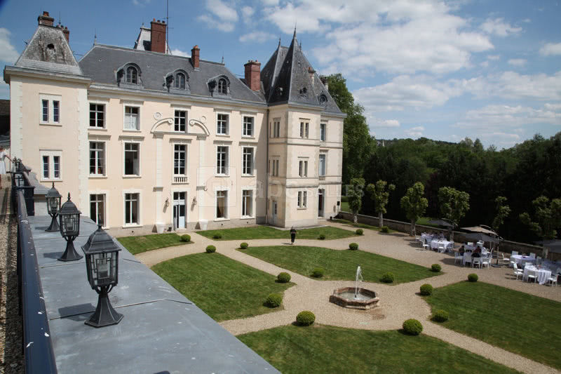 Cour d'honneur depuis terrasse Château de Villiers