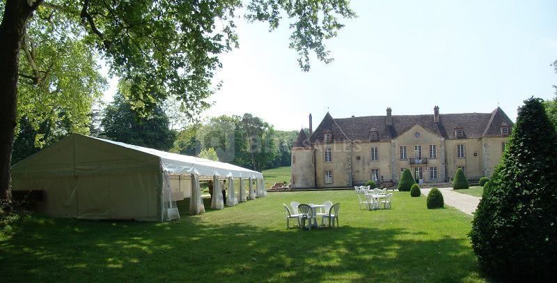 Jardin et chapiteau