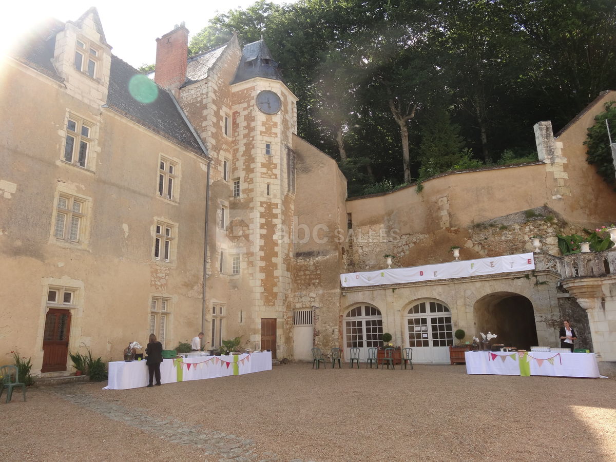 Cocktail dans la cour d'honneur