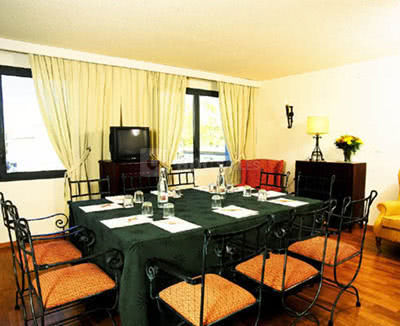 Duplex (60 m²) utilisé en salle de sous-commission