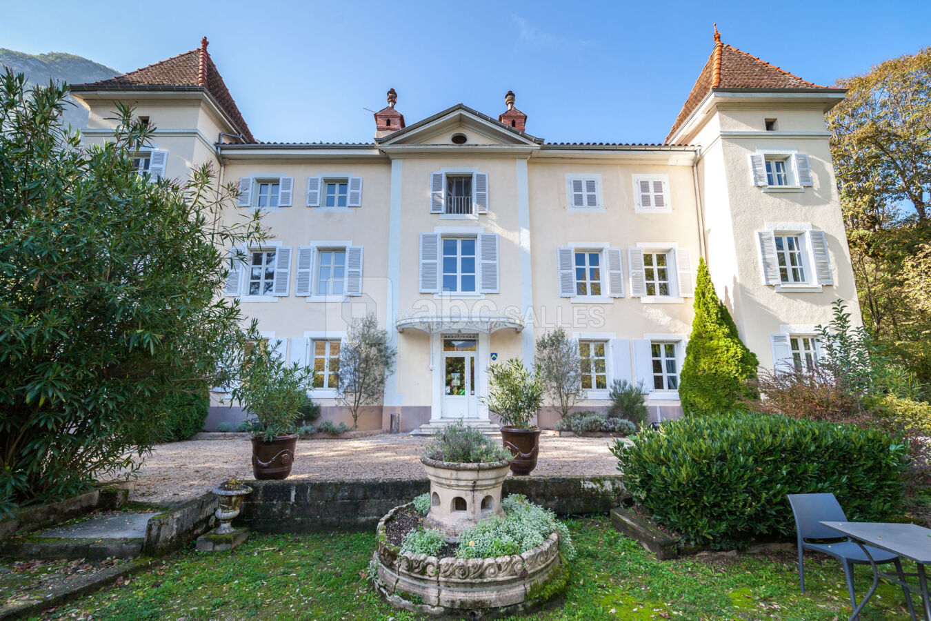 Devant du chateau
