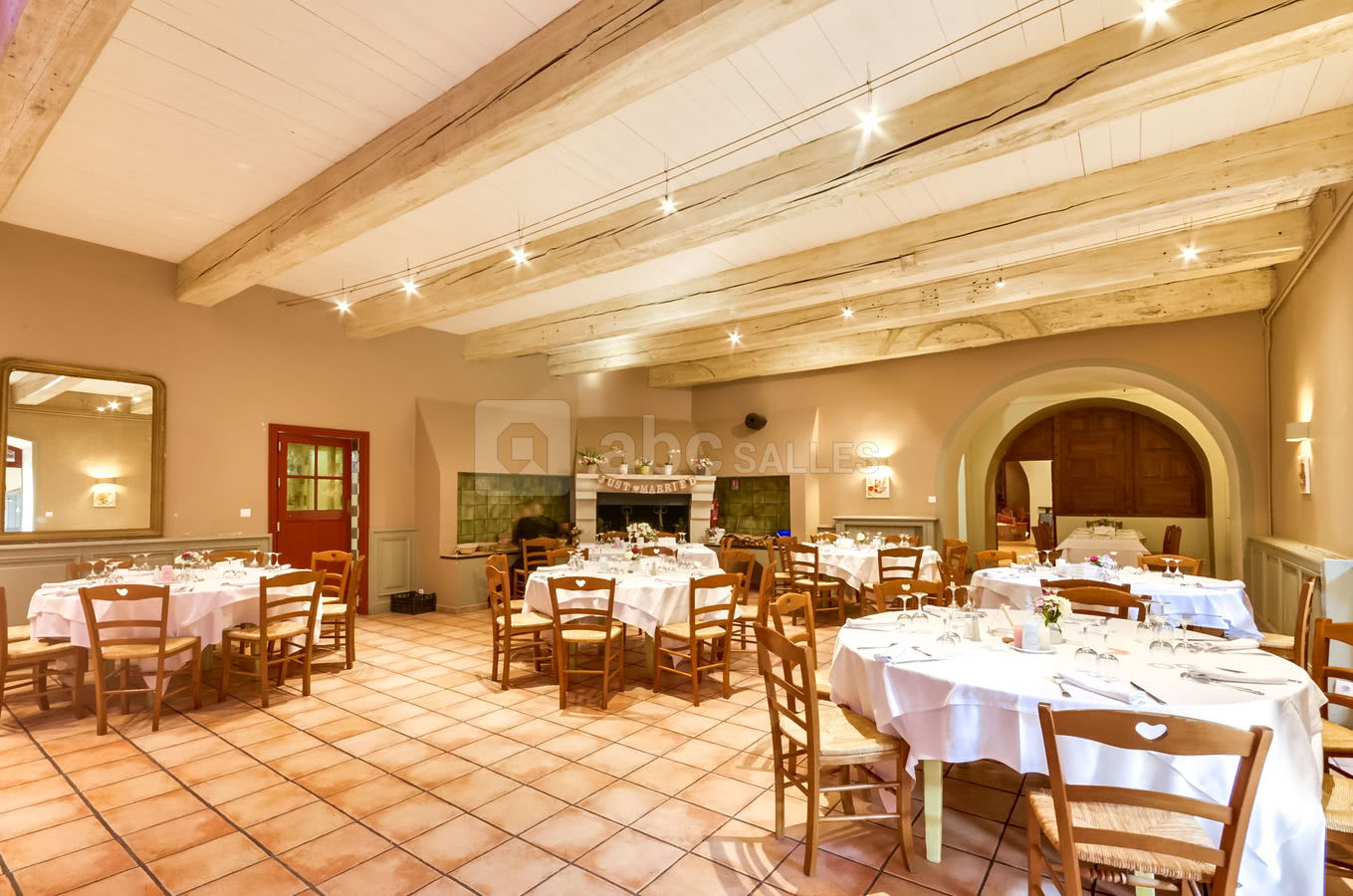 Grande salle cheminée