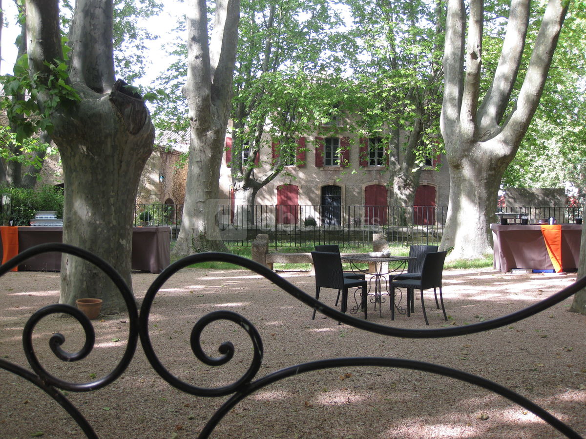 Aire de cocktail / chateau pont royal