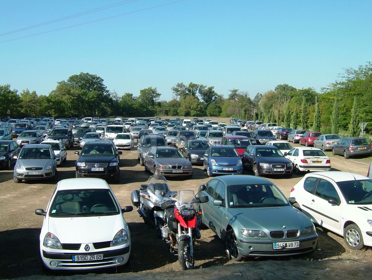 Parking 250 vehicules + parking bus