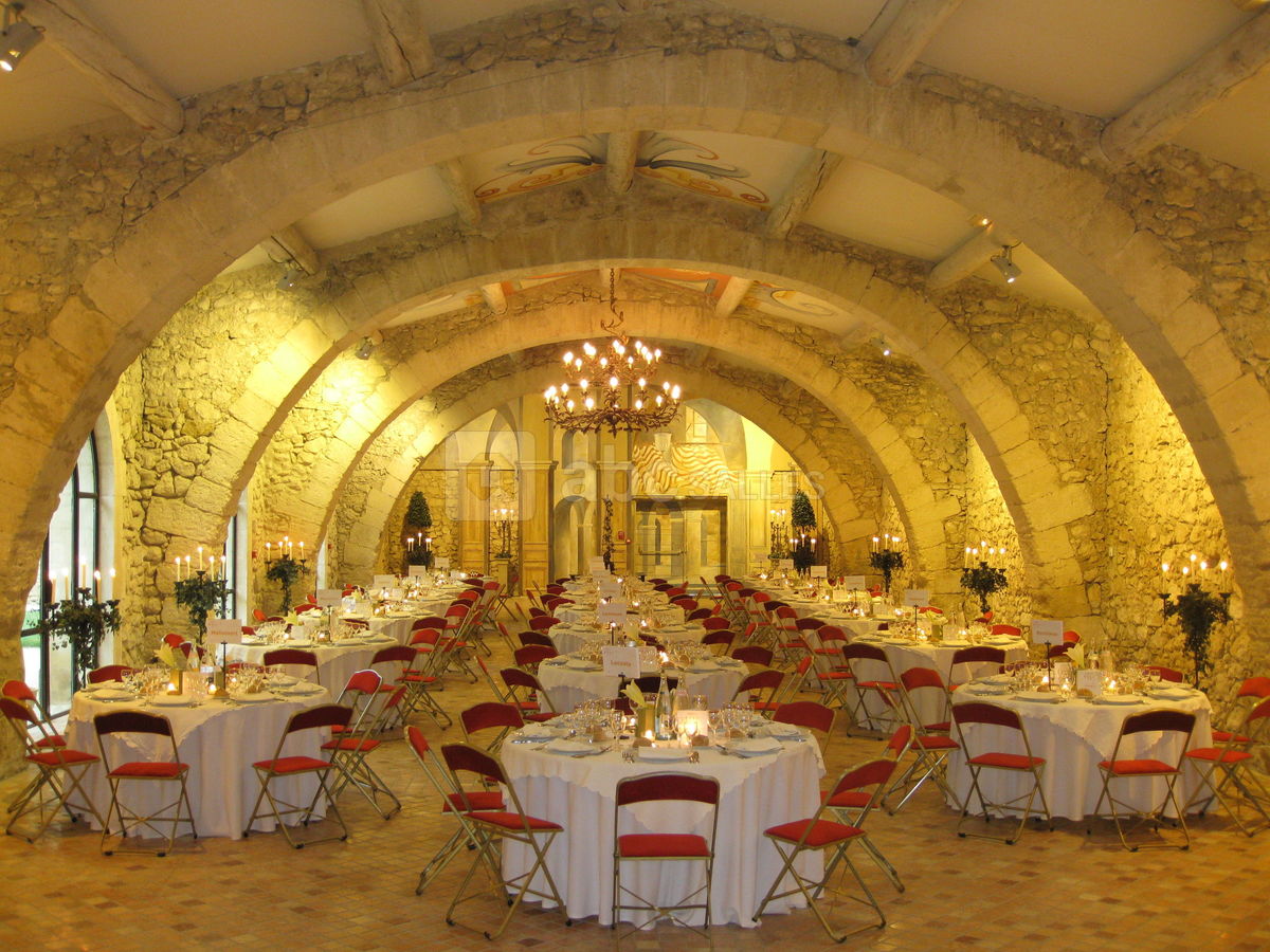 300 personnes en diner salle royale