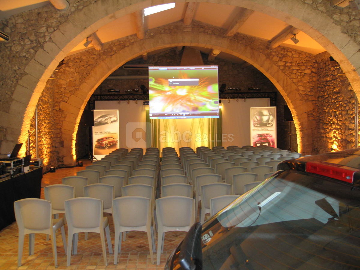 Pleniere + exposition vehicule salle royale