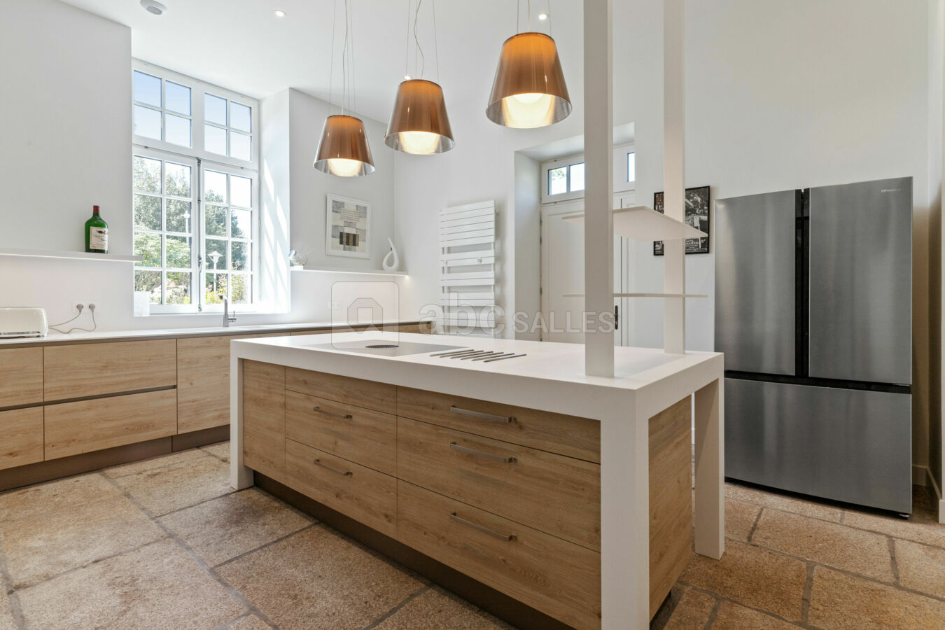 Cuisine entière équipée et aménagée