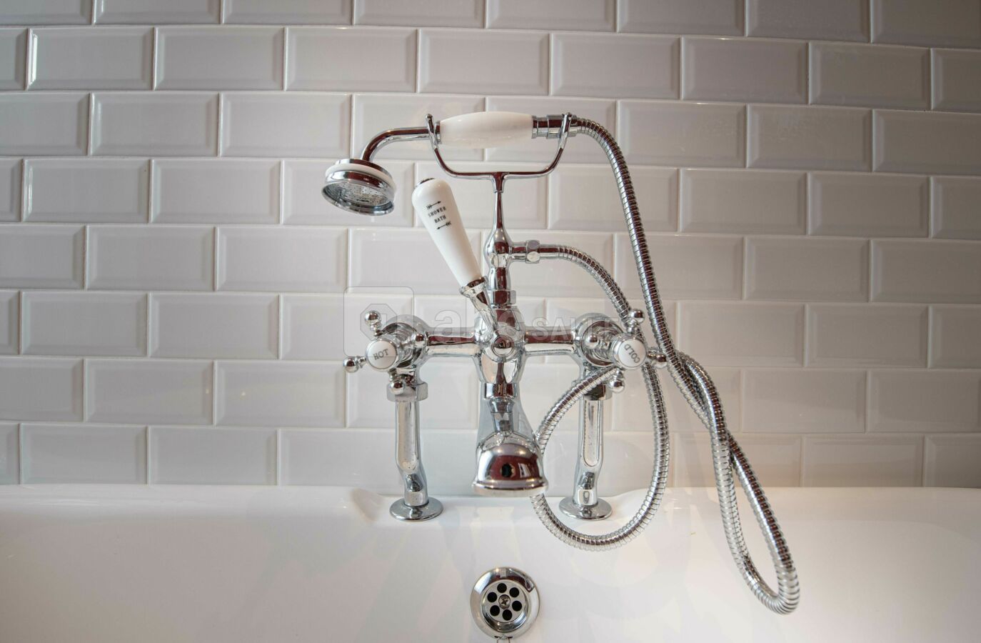 Détail salle de bain - toute entièrement refaite dans le charme de l'ancien