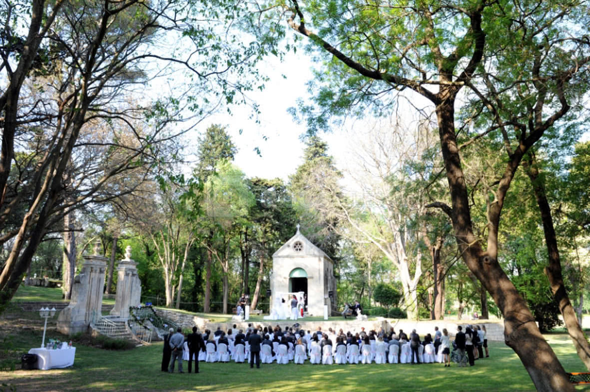 Cérémonie dans le parc