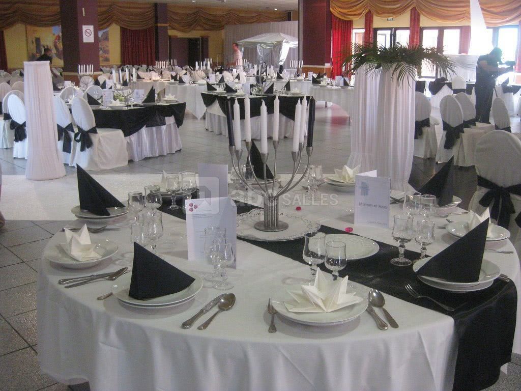 TABLE MODERNE